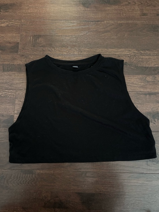 SHEIN Tops - SHEIN Black Sleeveless Cropped Tank
